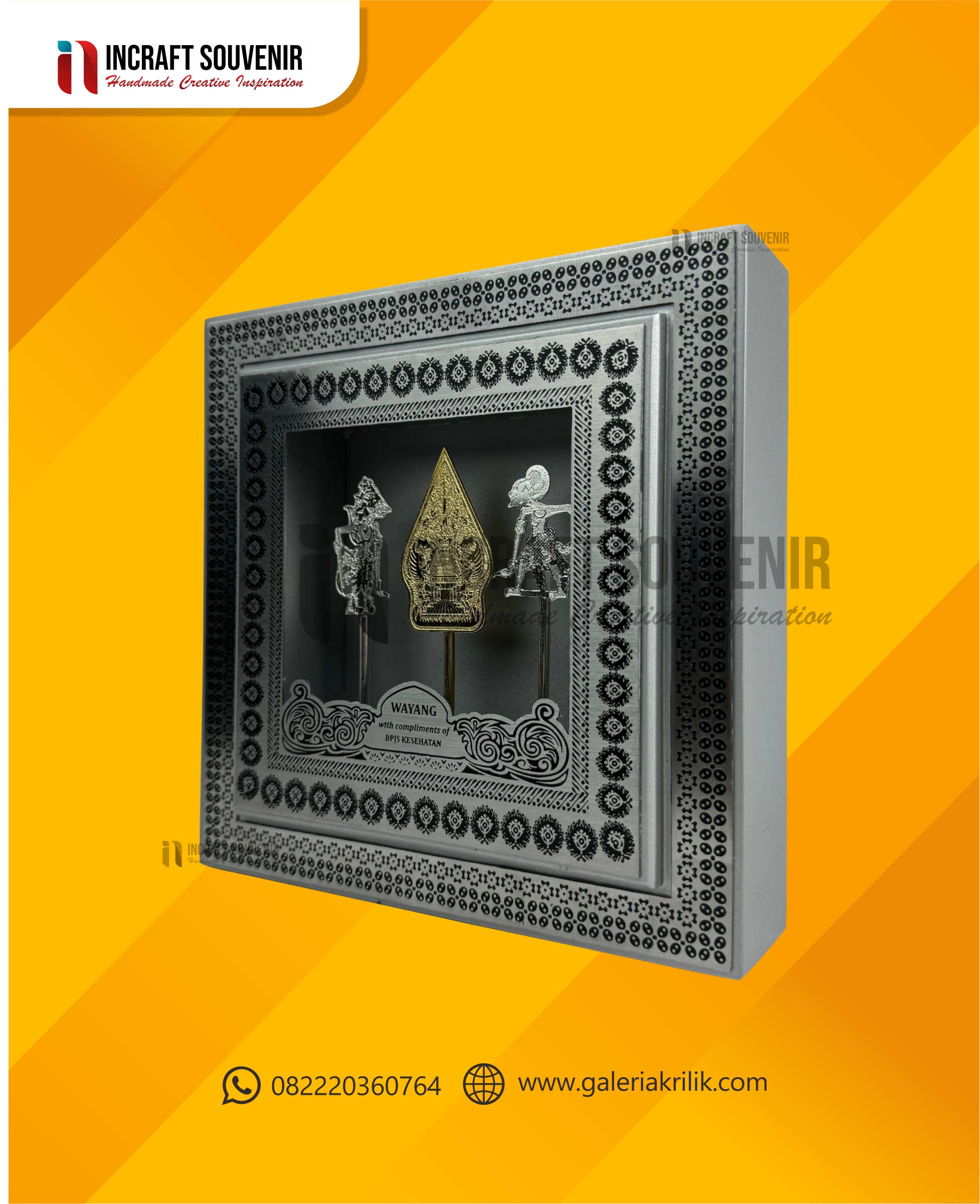 Plakat Wayang merupakan produk plakat yang eksklusif dan elegan. Plakat Wayang dengan kombinasi variasi bahan logam pilihan dan berkualitas menjadikan Plakat Wayang banyak sekali diminati baik instansi pemerintah, BUMN, Universitas dan juga perusahaan – perusahaan swasta. Produk Plakat Wayang ini terkenal dengan nilai kemewahanya dengan kombinasi dan dilengkapi dengan kotak bludru / batik menambah nilai eksklusufitas Plakat Wayang ini.